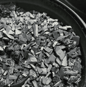 Невидимото тясно място в растежа на SiC: Защо 7N насипна CVD SiC суровина замества традиционния прах