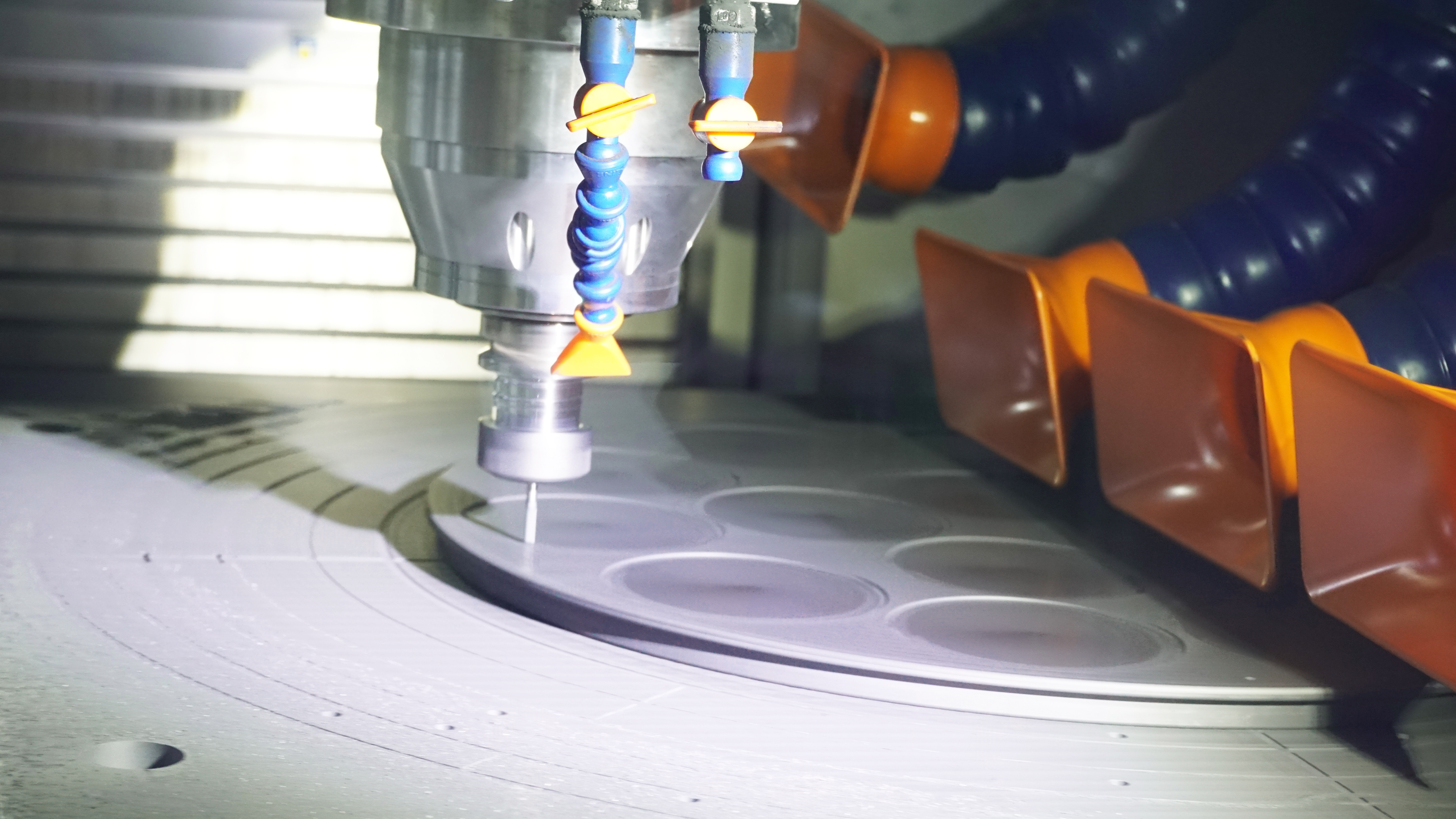 В работилницата за прецизна обработка на CNC VETEK: Изграждане на основата на полупроводникови компоненти с висока чистота